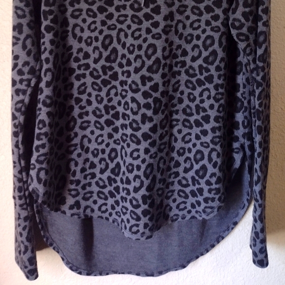 ATHLETIC WORKS®™ Black & Grey Leopard Printed Pull-Over Hooded Top - Picture 6 of 6